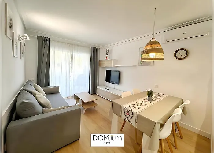 Domuum Holidays - Royal * Σαλού