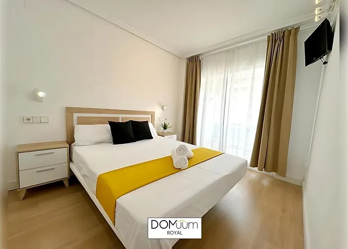 Domuum Holidays - Royal * Σαλού